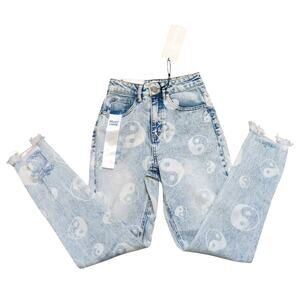 TINSELTOWN *NWT* Yin Yang Jeans Size 0/24 High Rise Distressed Curvy Mom Casual